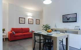 Home Holiday Lovely Apartment